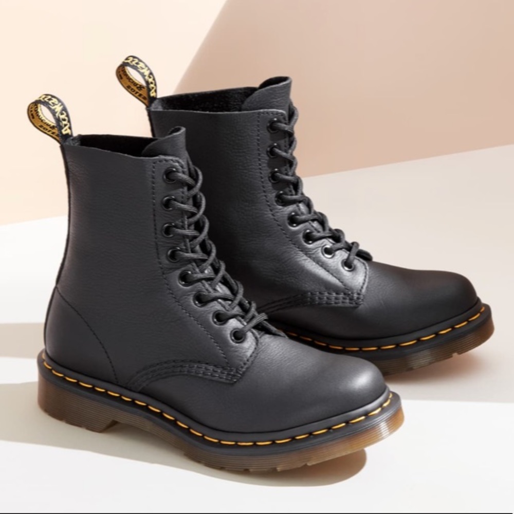 WOMEN Dr. Marten Black Pascal Boot